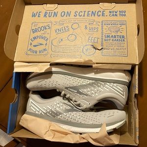 Women’s Brooks Ghost 13 Alloy/Oyster/White Sz 9